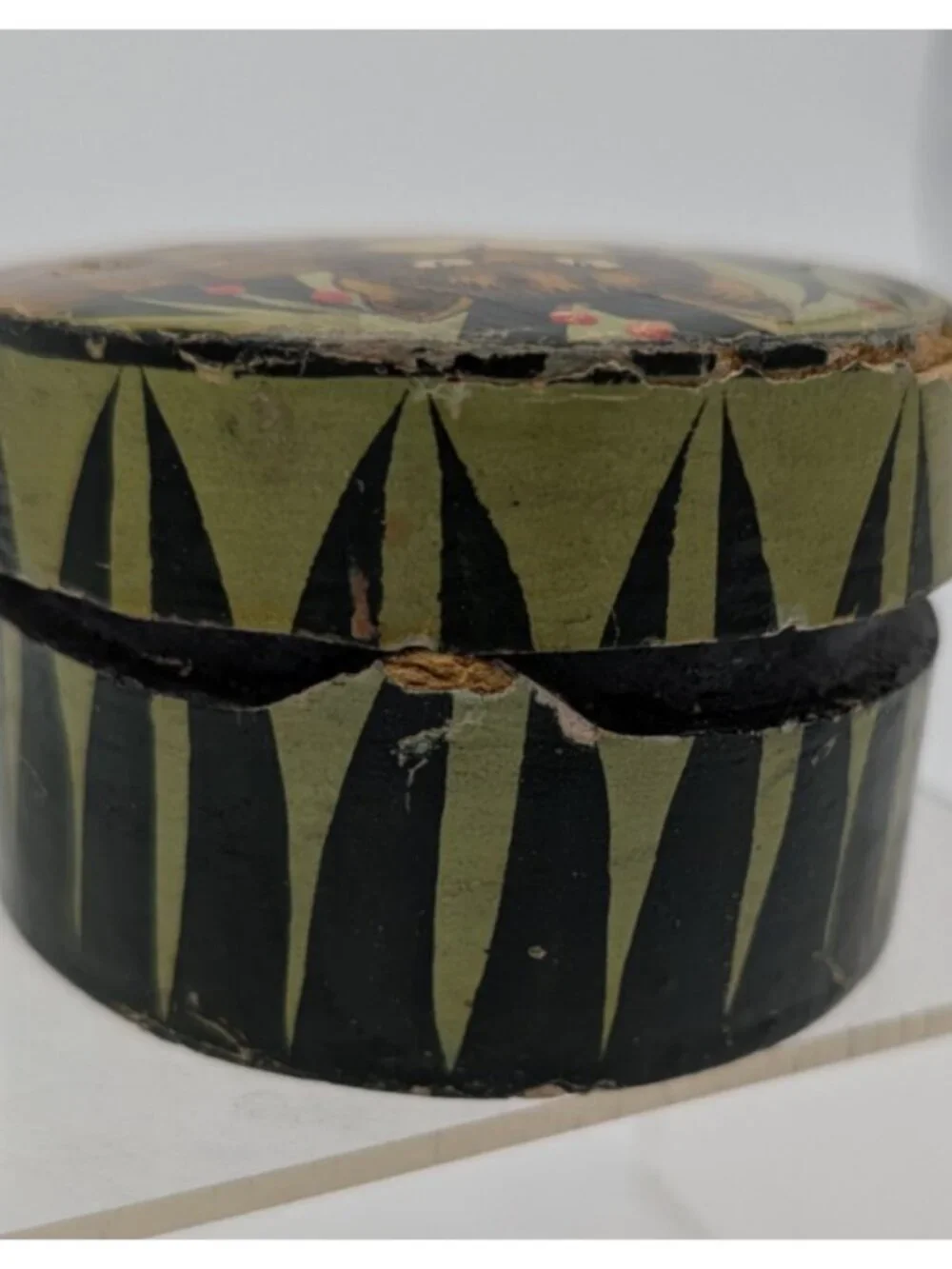DAMAGED Paper Mache Round  Trinket Box - Vintage Cat Kitty  -Lacquer Finish